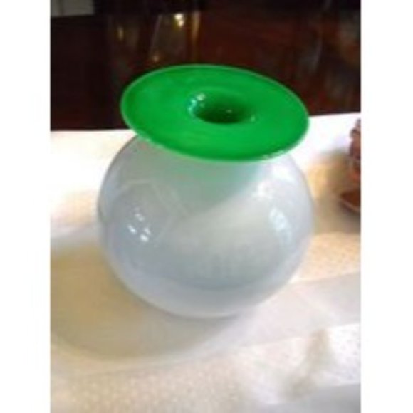 Gorgeous Designs Art Deco Contemporary White Over Green Very Unique Vase - Picture 3 of 6